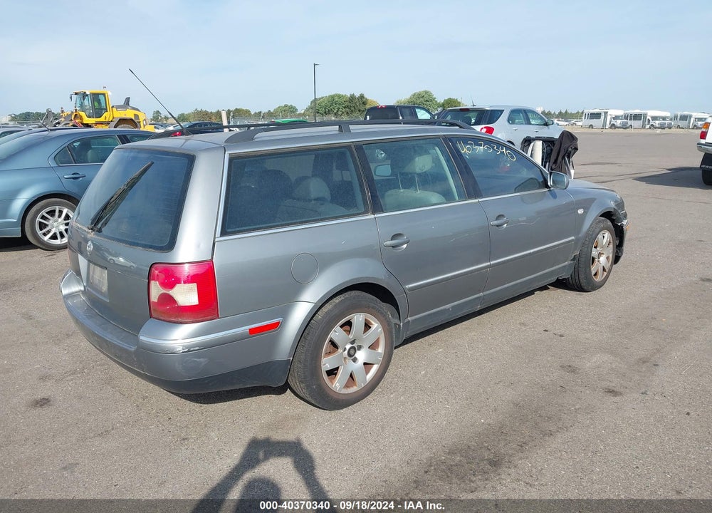 2002 VOLKSWAGEN PASSAT GLX VIN: WVWYH63B02E372942
