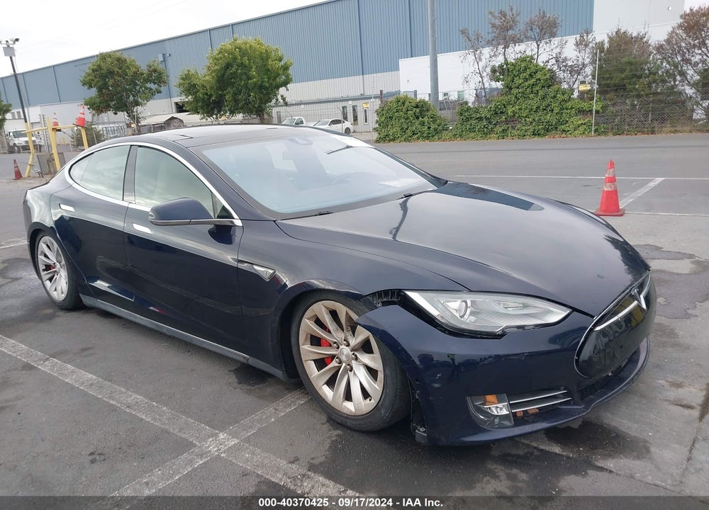 2015 TESLA MODEL S 85D/P85D VIN: 5YJSA1H44FF083168