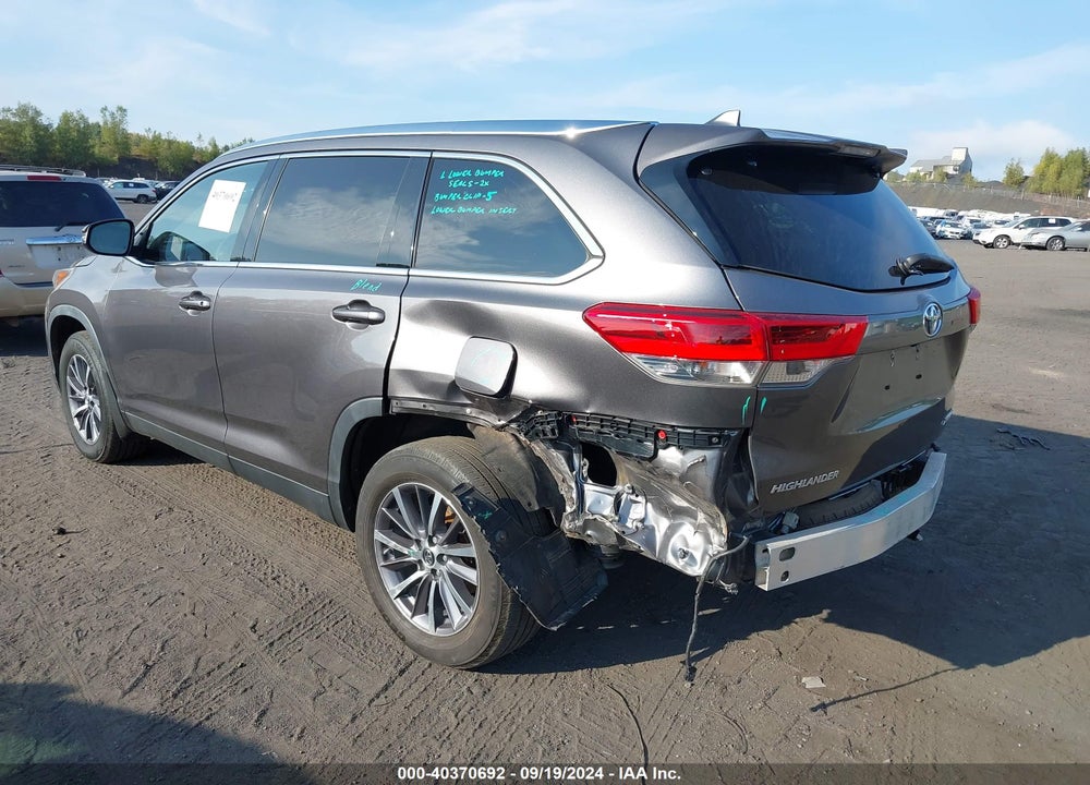 2019 TOYOTA HIGHLANDER XLE VIN: 5TDJZRFH7KS606200