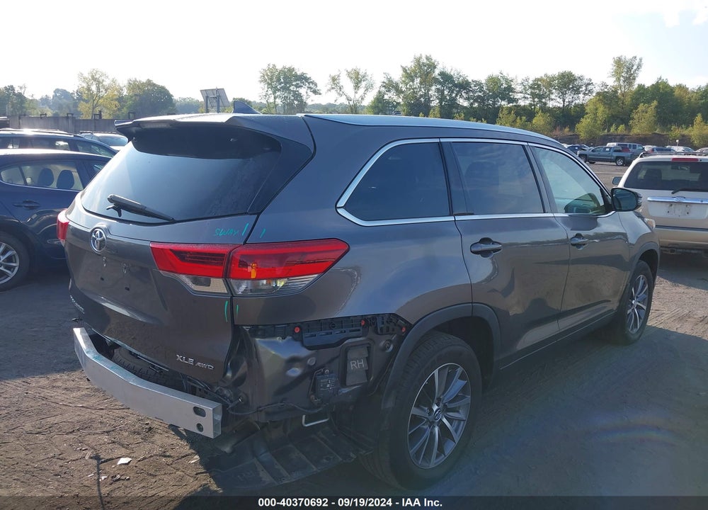 2019 TOYOTA HIGHLANDER XLE VIN: 5TDJZRFH7KS606200