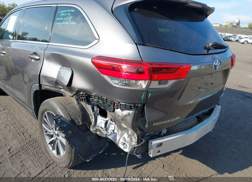 2019 TOYOTA HIGHLANDER XLE VIN: 5TDJZRFH7KS606200