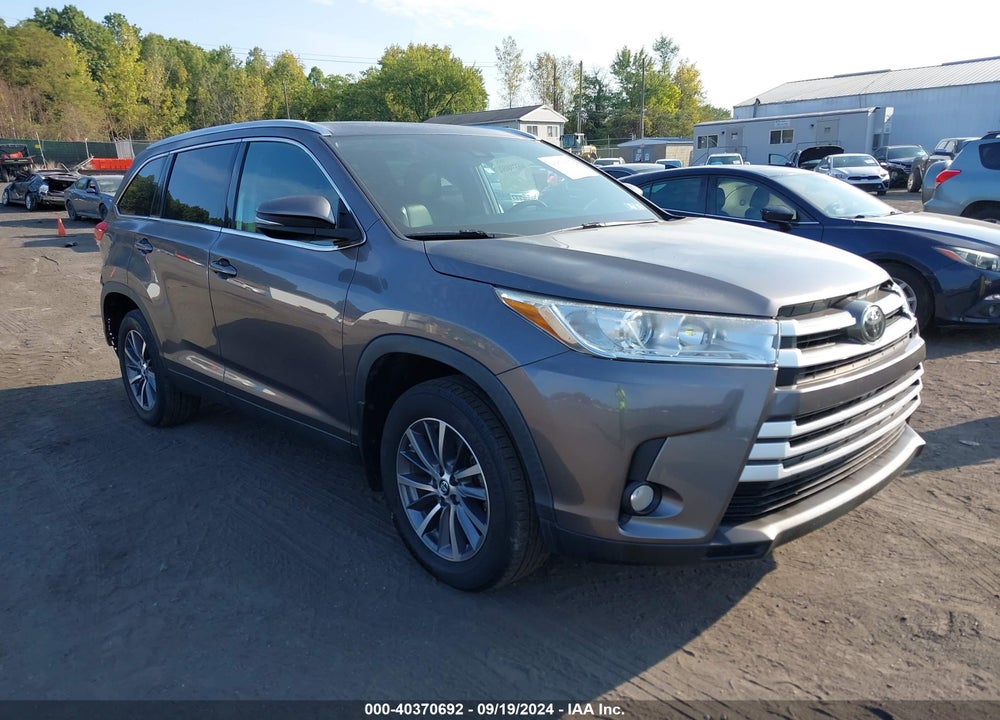 2019 TOYOTA HIGHLANDER XLE VIN: 5TDJZRFH7KS606200