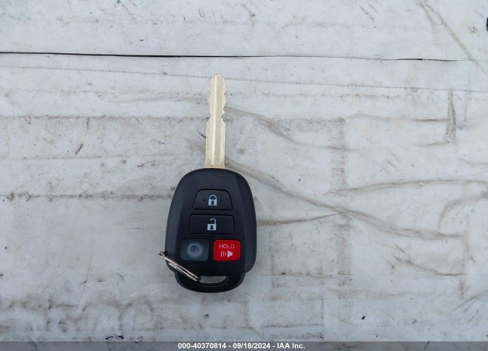 2014 TOYOTA COROLLA LE VIN: 2T1BURHE3EC179228