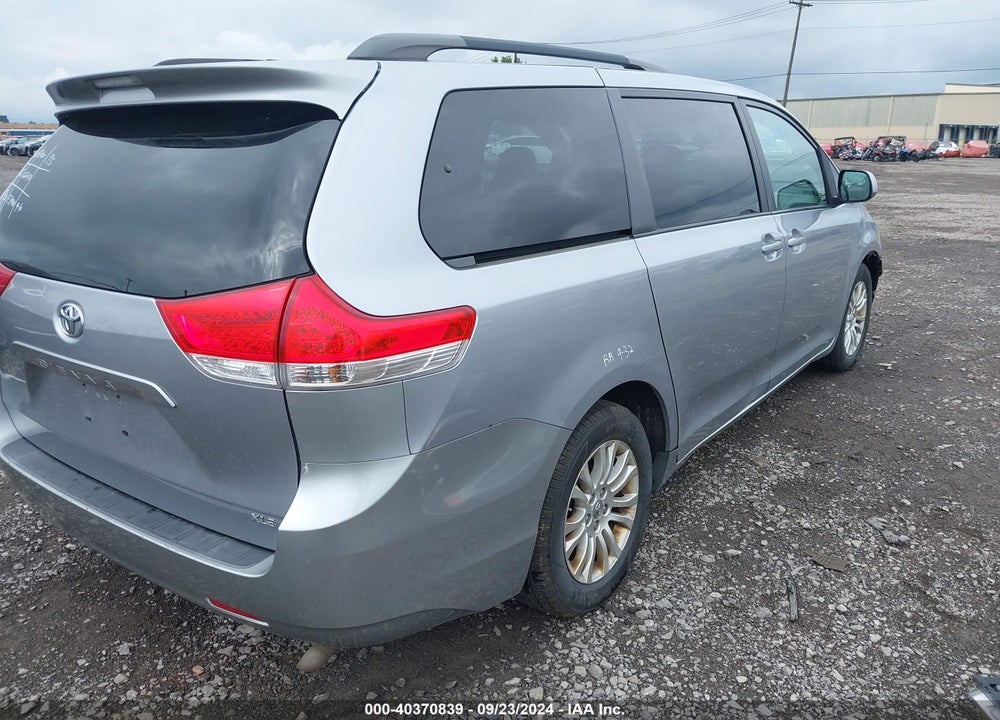 2012 TOYOTA SIENNA XLE V6 8 PASSENGER VIN: 5TDYK3DC0CS179676