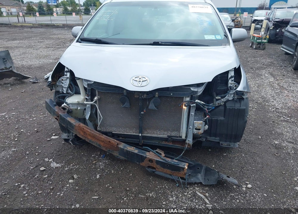 2012 TOYOTA SIENNA XLE V6 8 PASSENGER VIN: 5TDYK3DC0CS179676