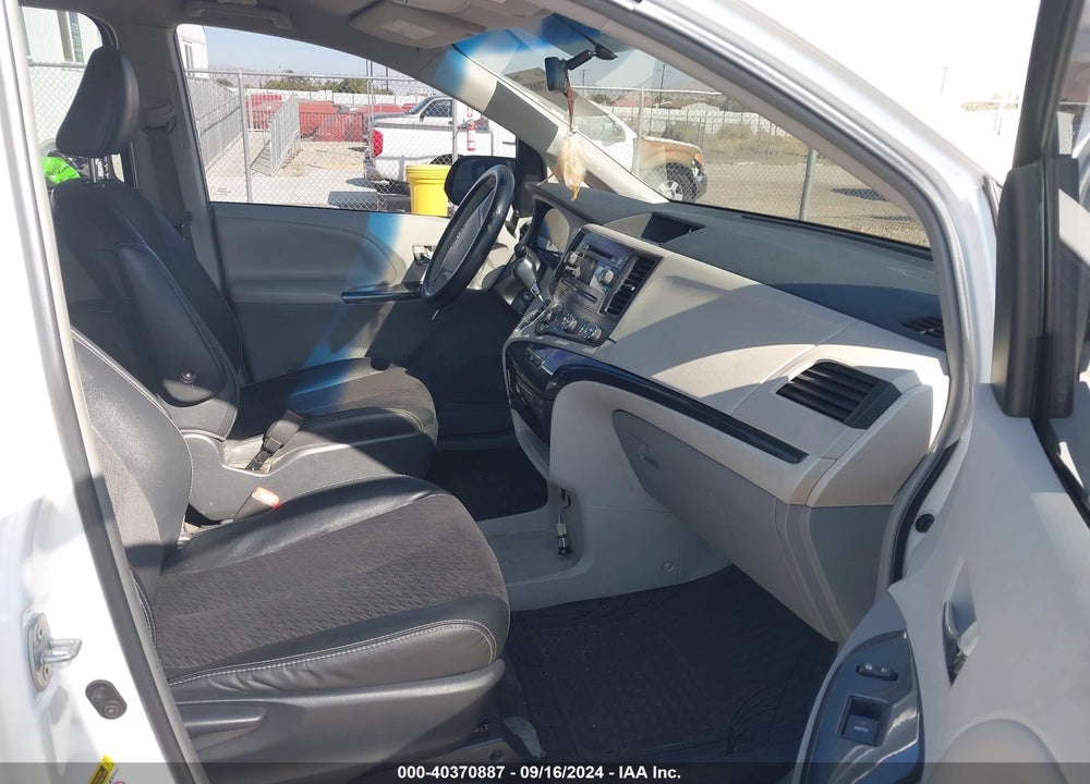 2011 TOYOTA SIENNA SE VIN: 5TDXK3DC3BS164647