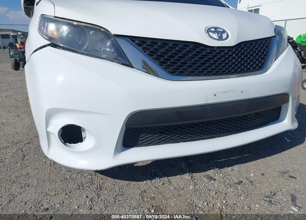 2011 TOYOTA SIENNA SE VIN: 5TDXK3DC3BS164647