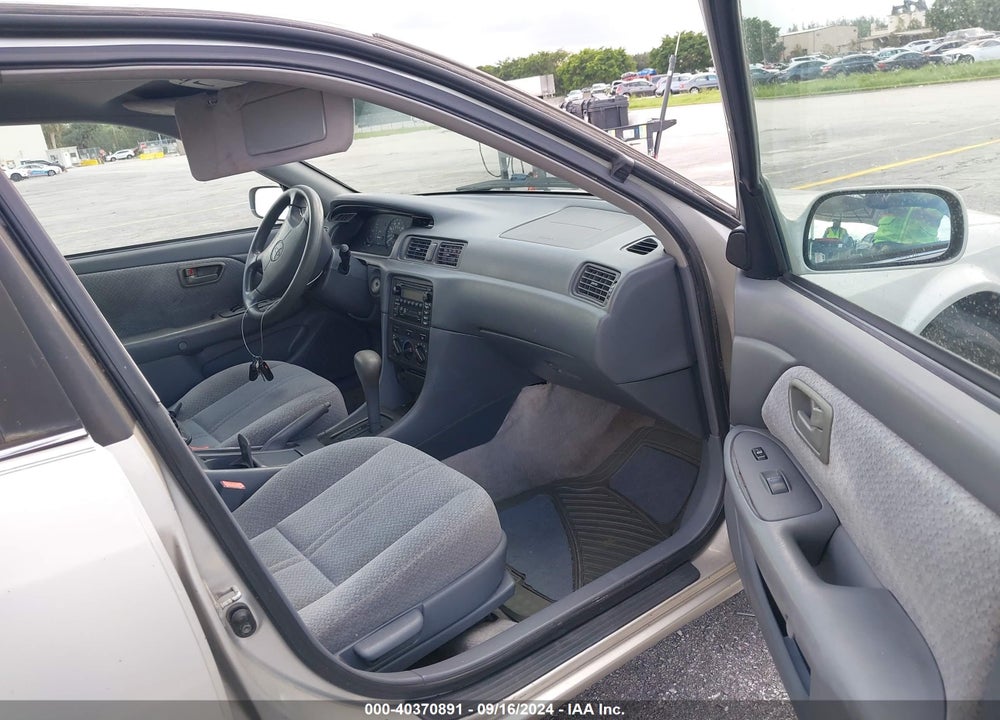 2001 TOYOTA CAMRY LE VIN: 4T1BG22K01U034556