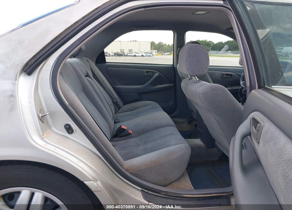 2001 TOYOTA CAMRY LE VIN: 4T1BG22K01U034556