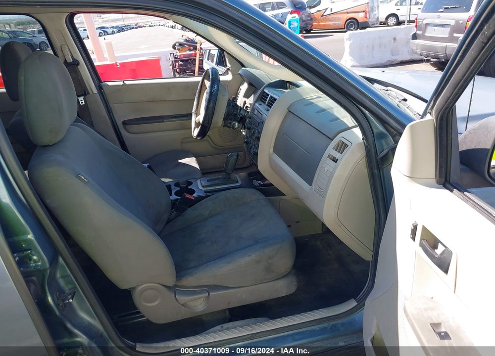 2010 FORD ESCAPE XLS VIN: 1FMCU0C72AKD34901