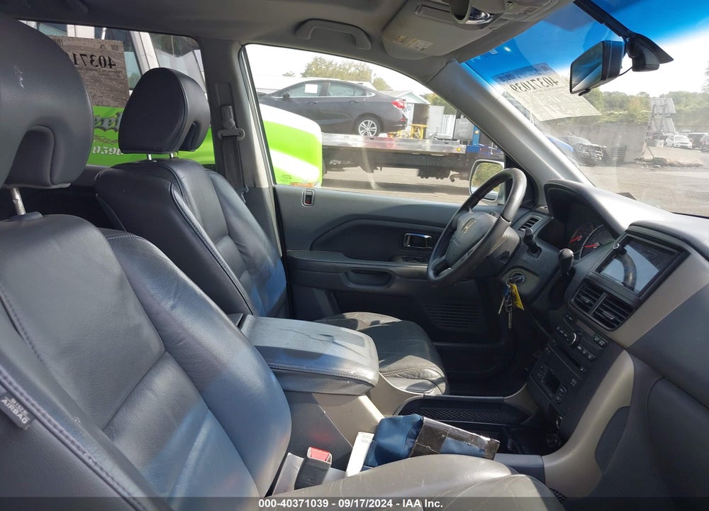 2006 HONDA PILOT EX-L VIN: 5FNYF28606B016229