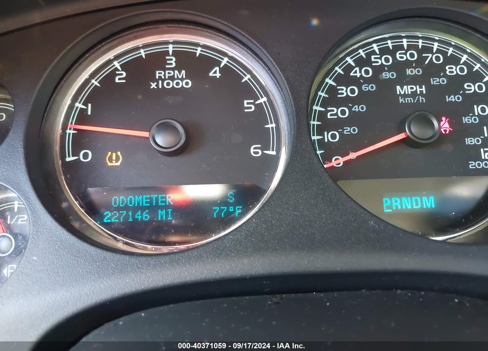2011 CHEVROLET TAHOE LT VIN: 1GNSCBE03BR256465