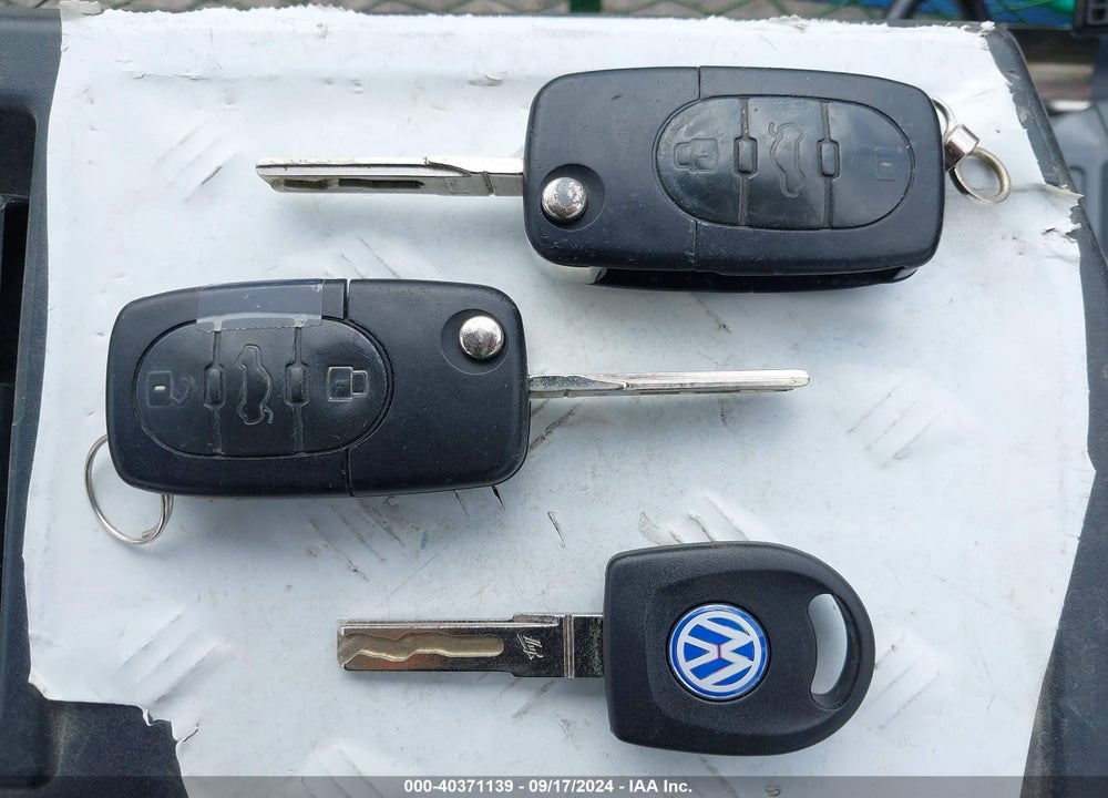 1999 VOLKSWAGEN NEW BEETLE GLS VIN: 3VWCA21C7XM459495