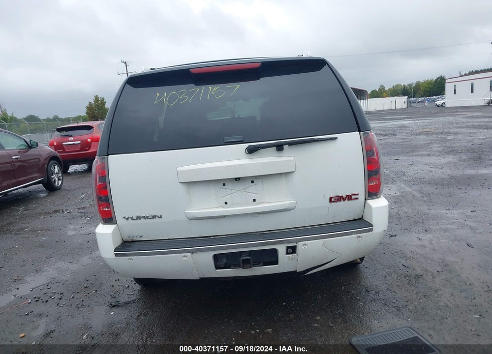 2007 GMC YUKON DENALI VIN: 1GKFK63897J245591