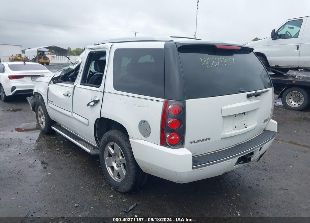 2007 GMC YUKON DENALI VIN: 1GKFK63897J245591