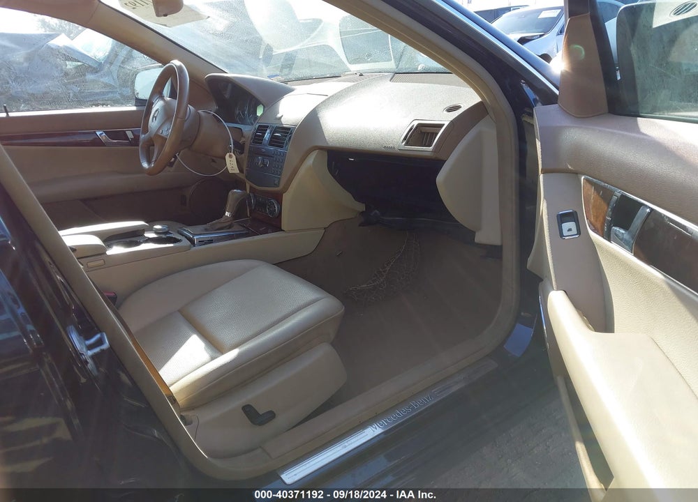2008 MERCEDES-BENZ C 300 LUXURY/SPORT VIN: WDDGF54X28R010740