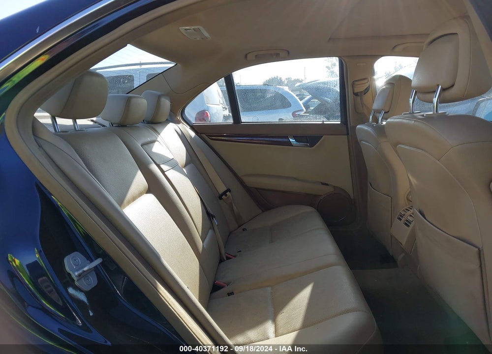 2008 MERCEDES-BENZ C 300 LUXURY/SPORT VIN: WDDGF54X28R010740