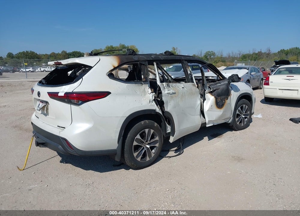 2021 TOYOTA HIGHLANDER XLE VIN: 5TDGZRBH8MS060669