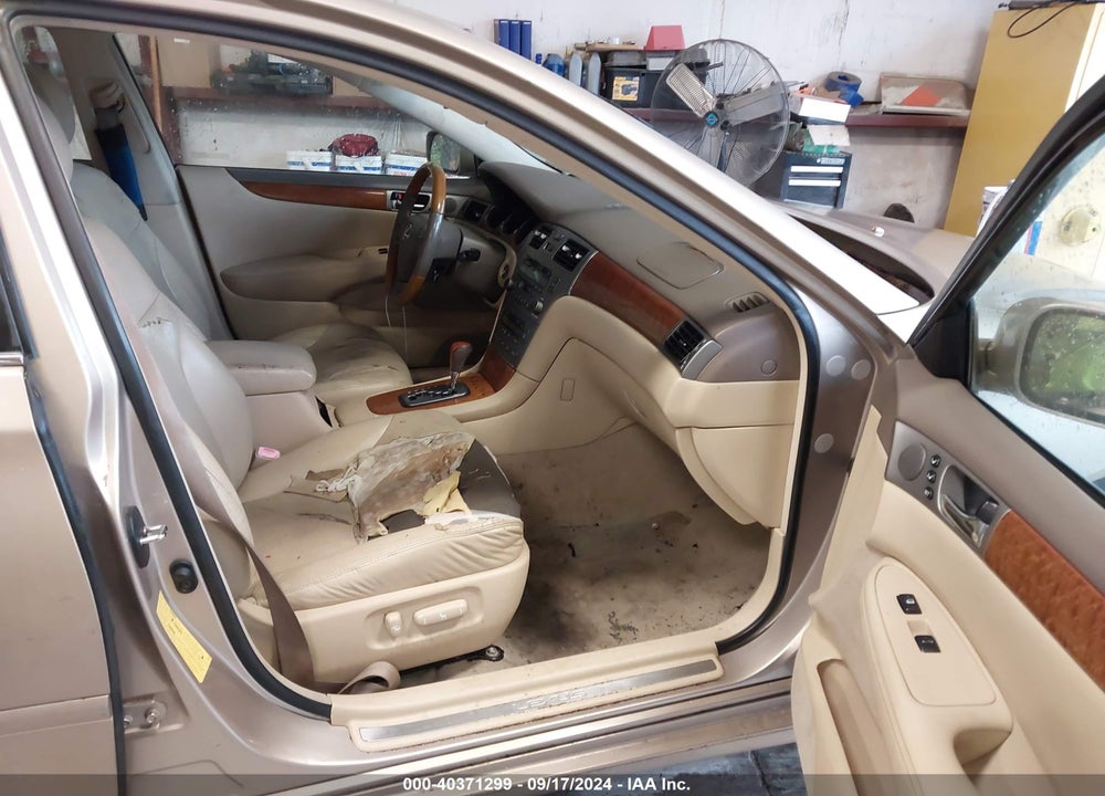 2005 LEXUS ES 330 VIN: JTHBA30G955070500