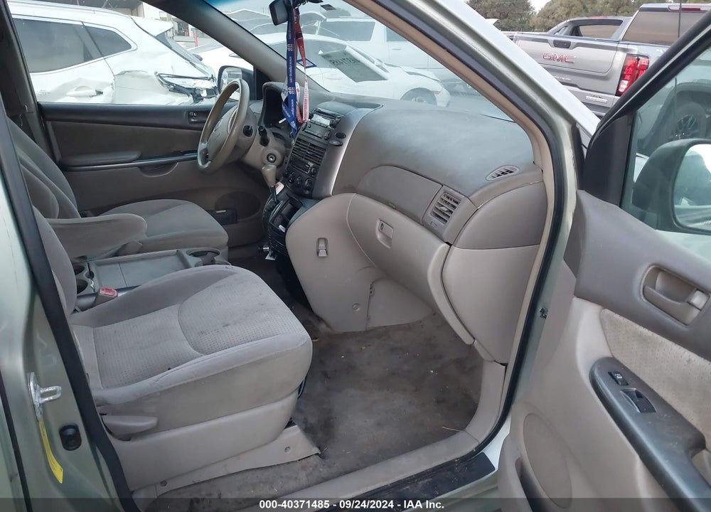 2010 TOYOTA SIENNA LE VIN: 5TDKK4CC7AS326098