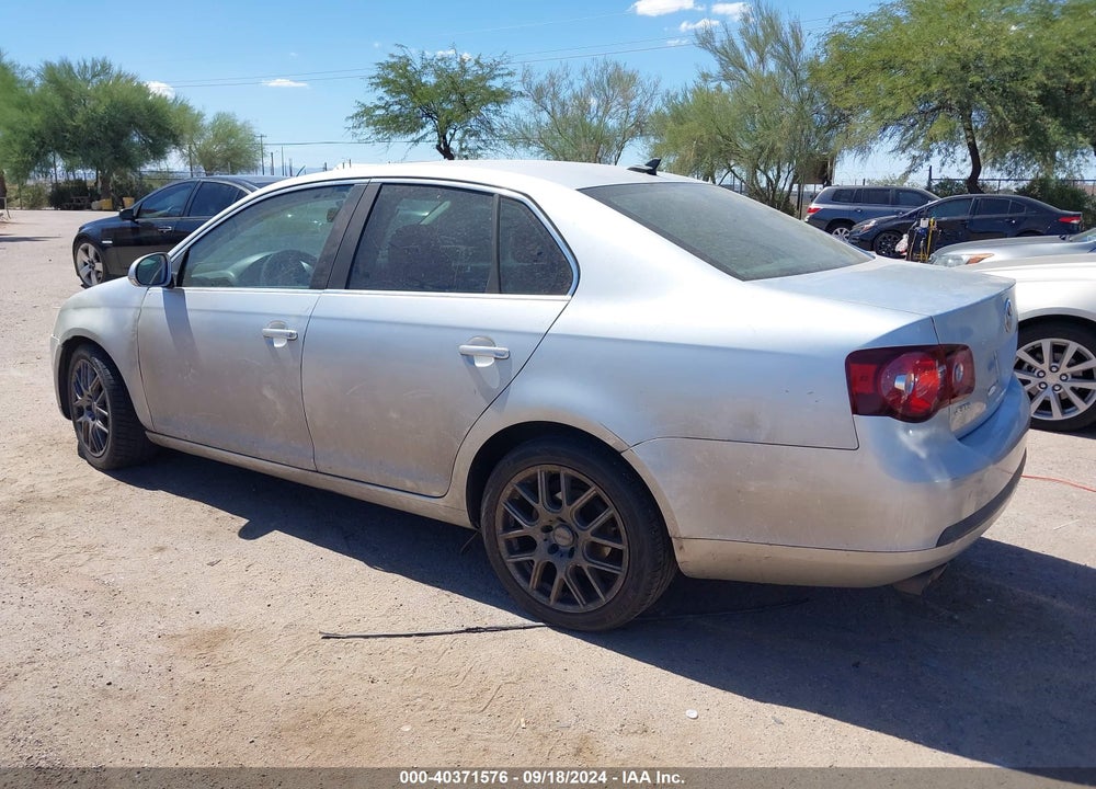 2008 VOLKSWAGEN JETTA SE/SEL VIN: 3VWRM71K88M032821