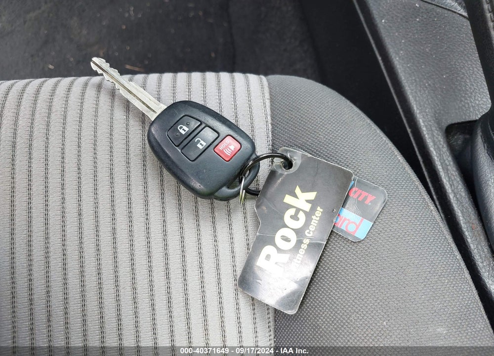 2015 TOYOTA RAV4 LE VIN: 2T3ZFREV7FW190611