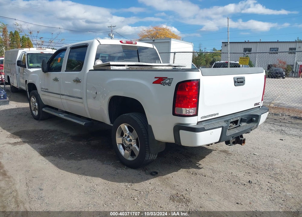 2011 GMC SIERRA 2500HD DENALI VIN: 1GT125CGXBF183816