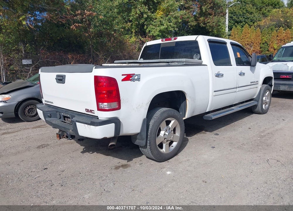 2011 GMC SIERRA 2500HD DENALI VIN: 1GT125CGXBF183816