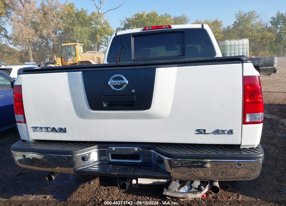 2011 NISSAN TITAN SL VIN: 1N6AA0EC7BN305163