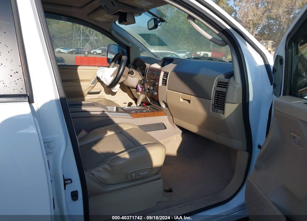 2011 NISSAN TITAN SL VIN: 1N6AA0EC7BN305163