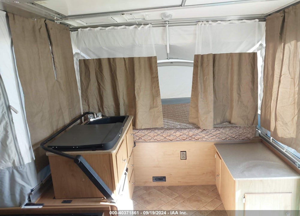 2010 COLEMAN UTAH VIN: 4CG681H13A7221561