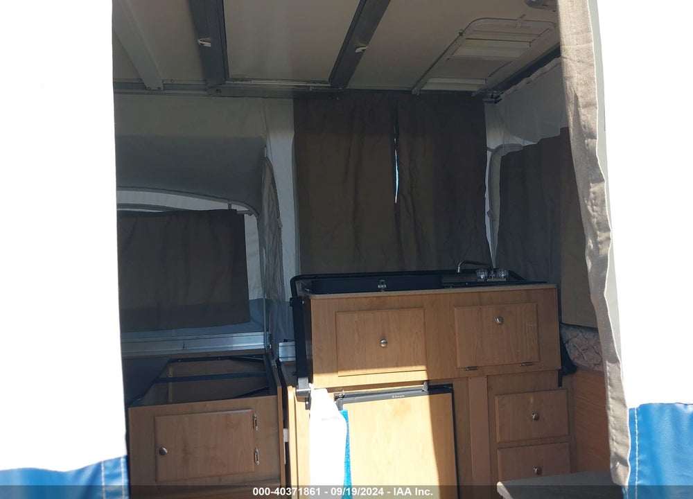 2010 COLEMAN UTAH VIN: 4CG681H13A7221561
