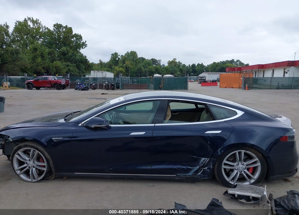 2014 TESLA MODEL S P85D VIN: 5YJSA1H22EFP66113