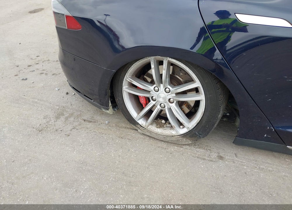 2014 TESLA MODEL S P85D VIN: 5YJSA1H22EFP66113