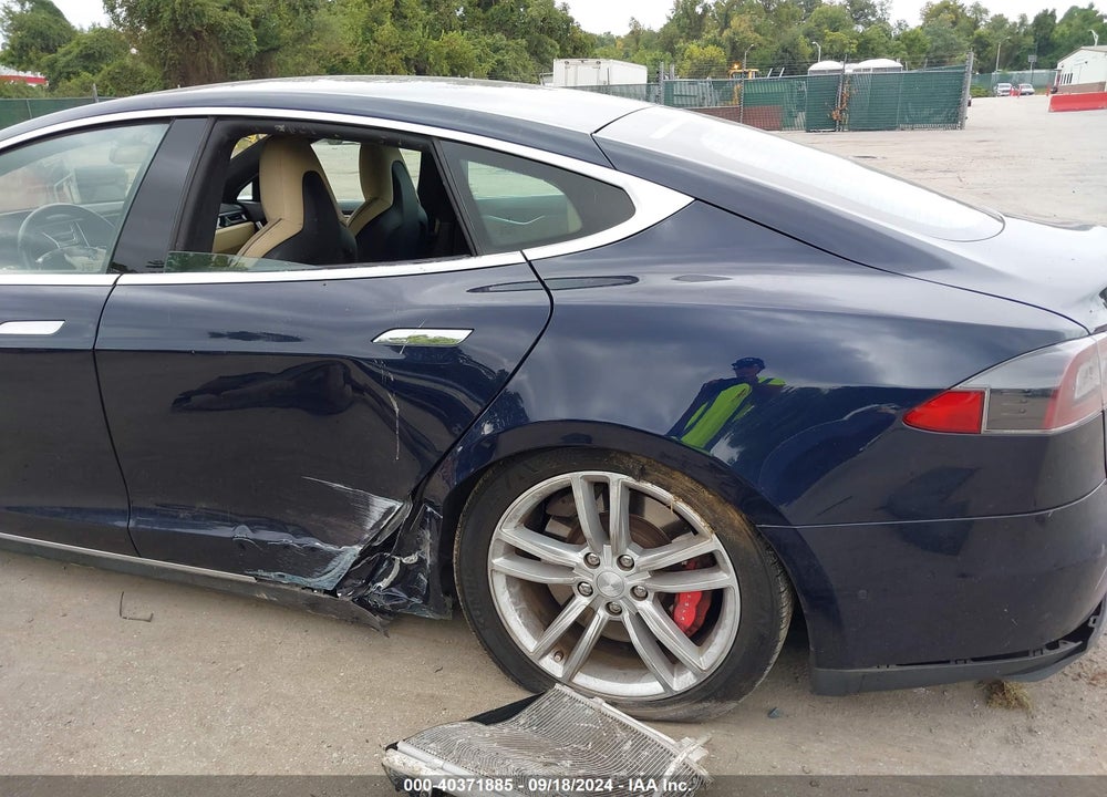 2014 TESLA MODEL S P85D VIN: 5YJSA1H22EFP66113
