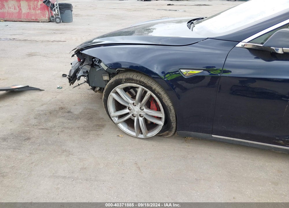 2014 TESLA MODEL S P85D VIN: 5YJSA1H22EFP66113