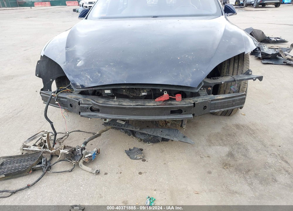 2014 TESLA MODEL S P85D VIN: 5YJSA1H22EFP66113