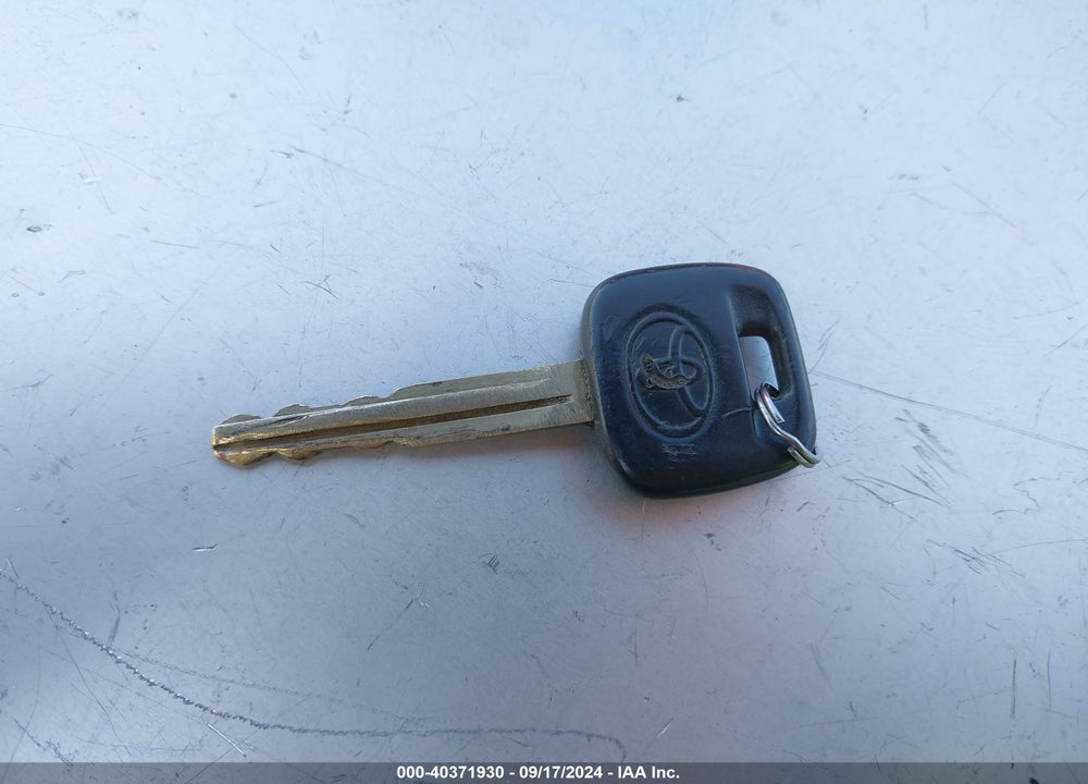 1994 TOYOTA CAMRY LE VIN: JT2GK12E1R0069440