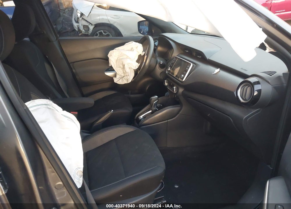 2018 NISSAN KICKS SV VIN: 3N1CP5CU7JL546211