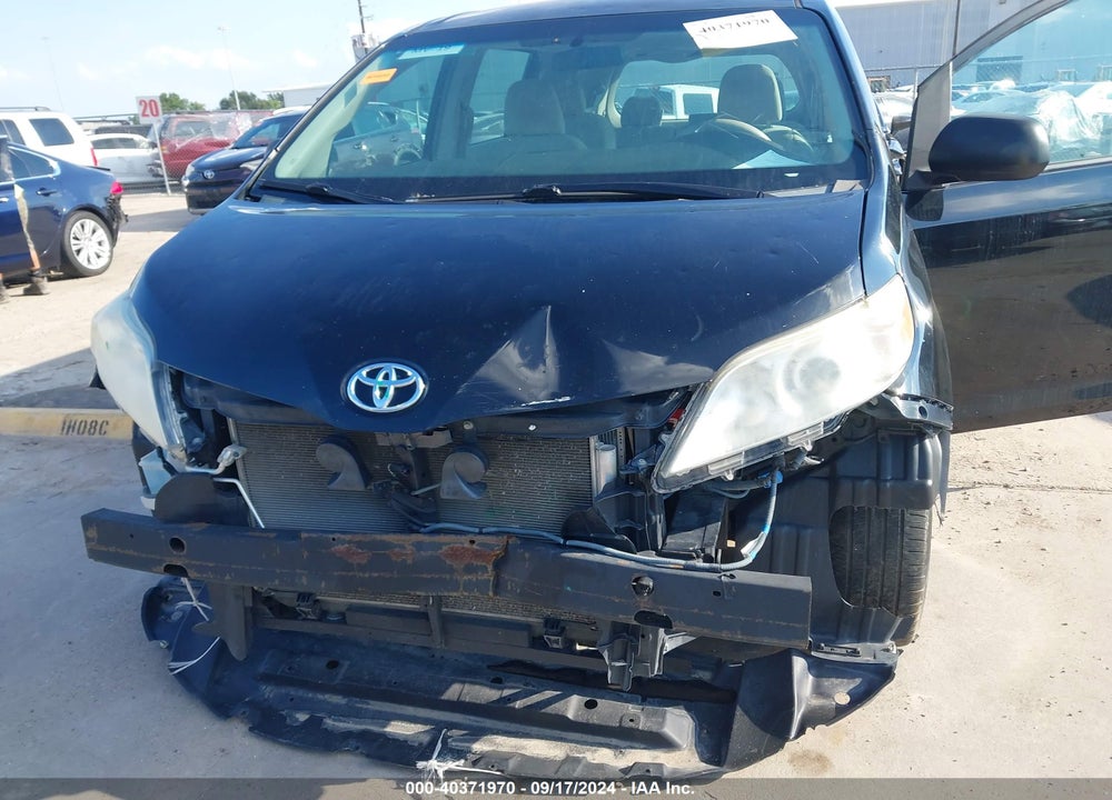 2011 TOYOTA SIENNA VIN: 5TDKA3DC3BS008525