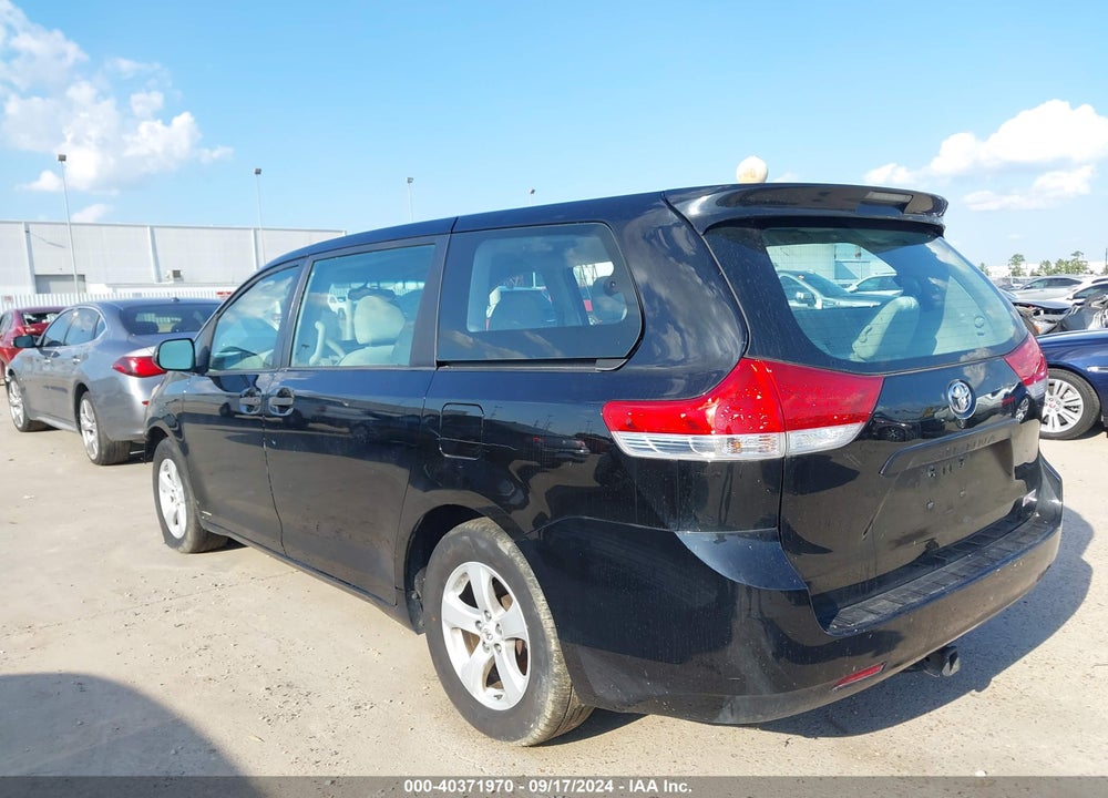 2011 TOYOTA SIENNA VIN: 5TDKA3DC3BS008525