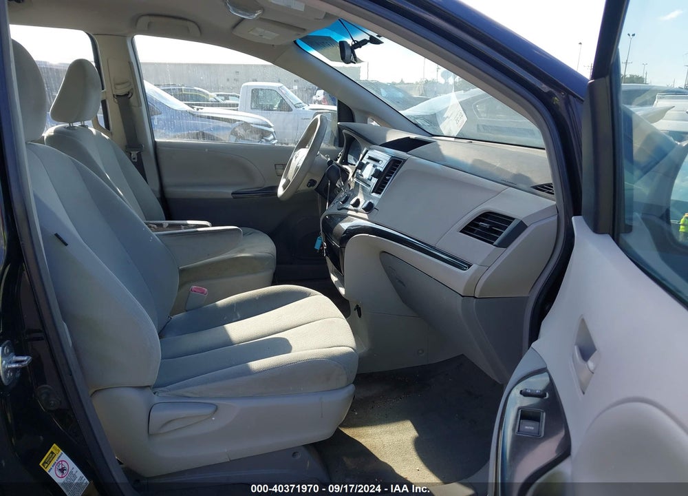 2011 TOYOTA SIENNA VIN: 5TDKA3DC3BS008525