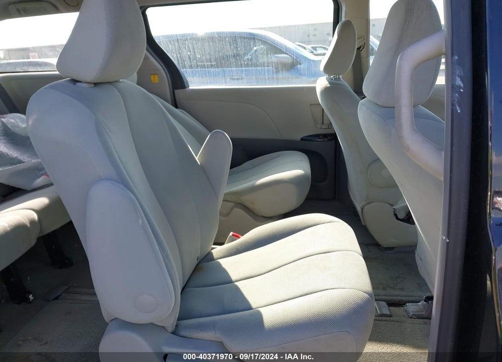 2011 TOYOTA SIENNA VIN: 5TDKA3DC3BS008525