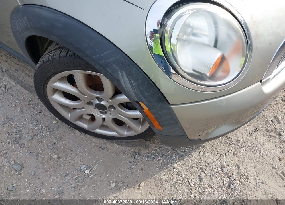 2007 MINI COOPER S VIN: WMWMF73537TL92817