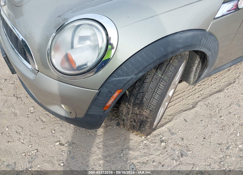 2007 MINI COOPER S VIN: WMWMF73537TL92817