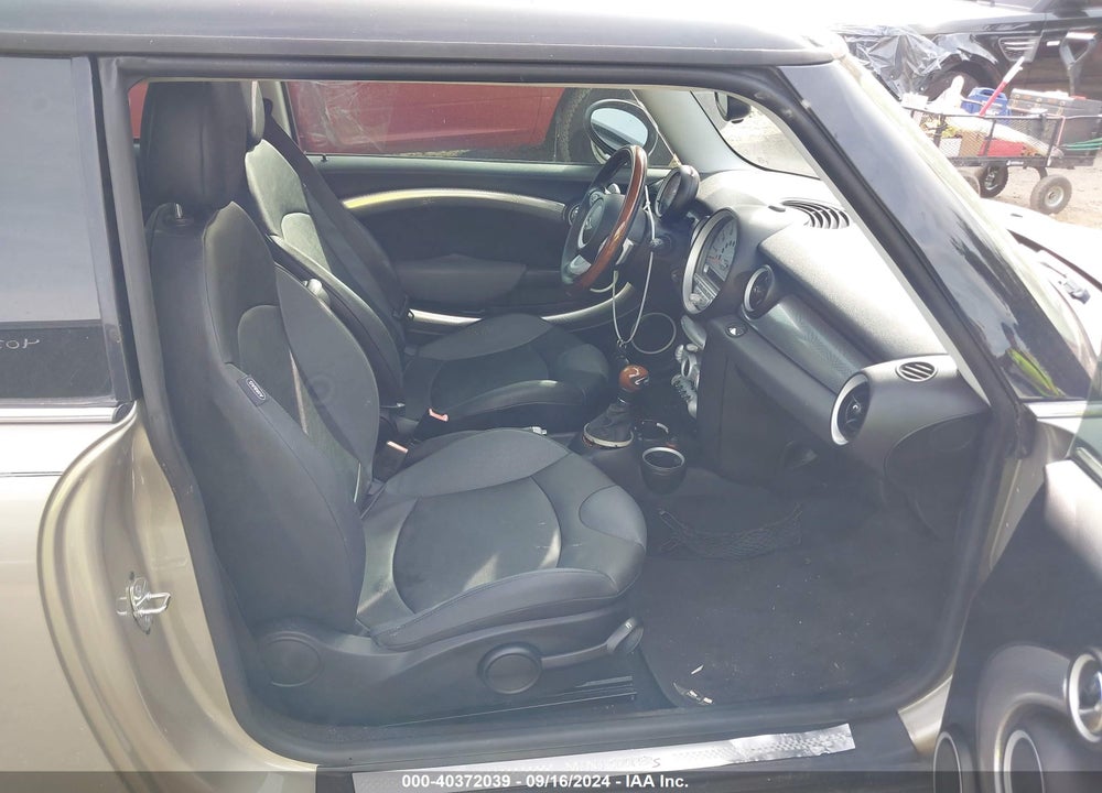 2007 MINI COOPER S VIN: WMWMF73537TL92817