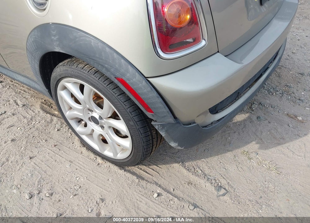 2007 MINI COOPER S VIN: WMWMF73537TL92817