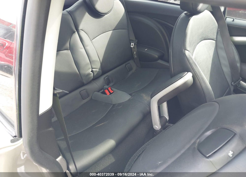 2007 MINI COOPER S VIN: WMWMF73537TL92817