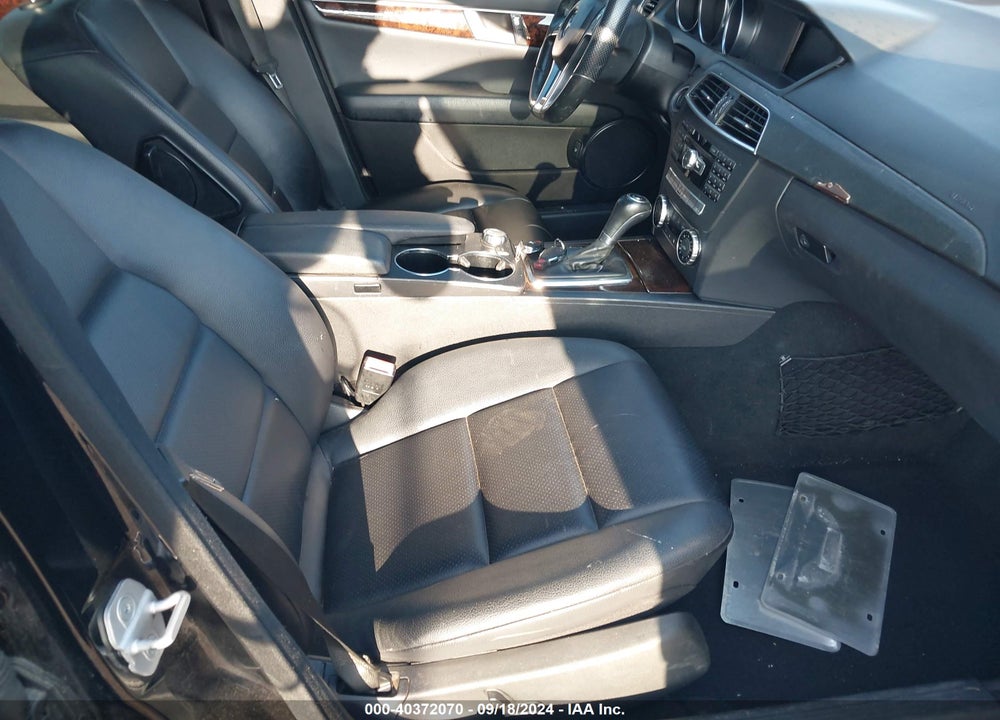 2014 MERCEDES-BENZ C 250 LUXURY/SPORT VIN: WDDGF4HB7EG243576