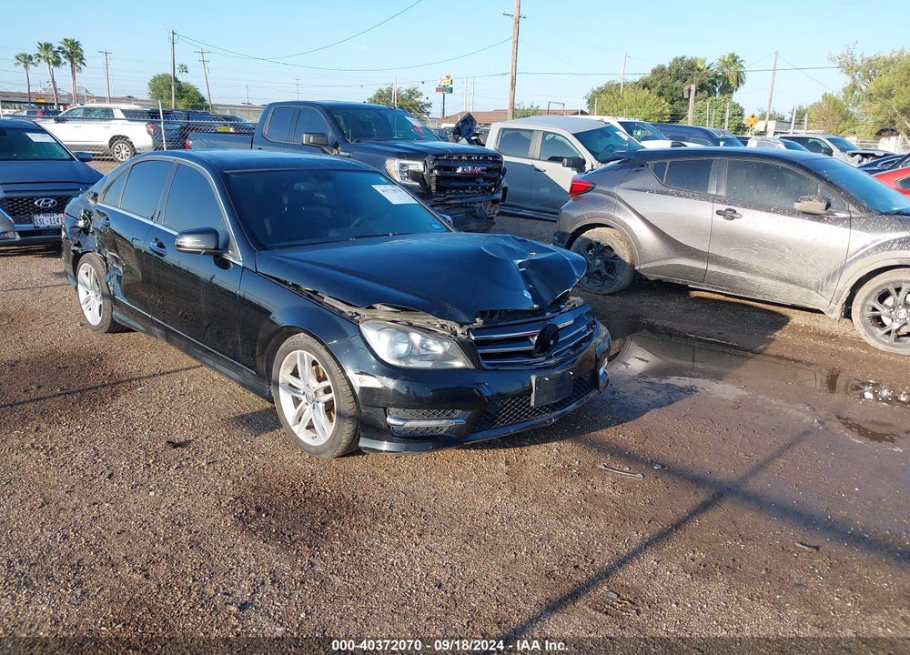 2014 MERCEDES-BENZ C 250 LUXURY/SPORT VIN: WDDGF4HB7EG243576
